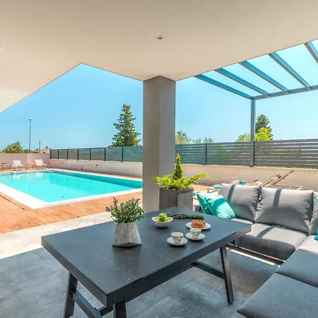 In With House Sea View Holiday home *