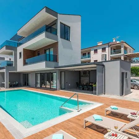 In With House Sea View Holiday home *
