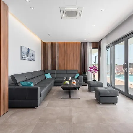 In With House Sea View Holiday home Fazana