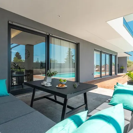 In With House Sea View Holiday home Fazana